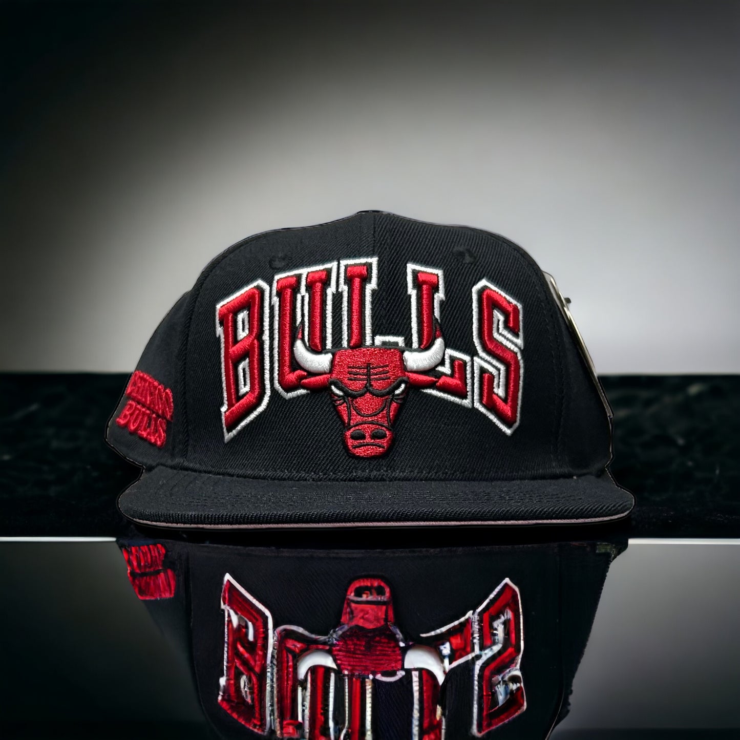 NEW Men's Pro Standard Black NBA Chicago Bulls Wordmark and Logo Snapback - OSFA