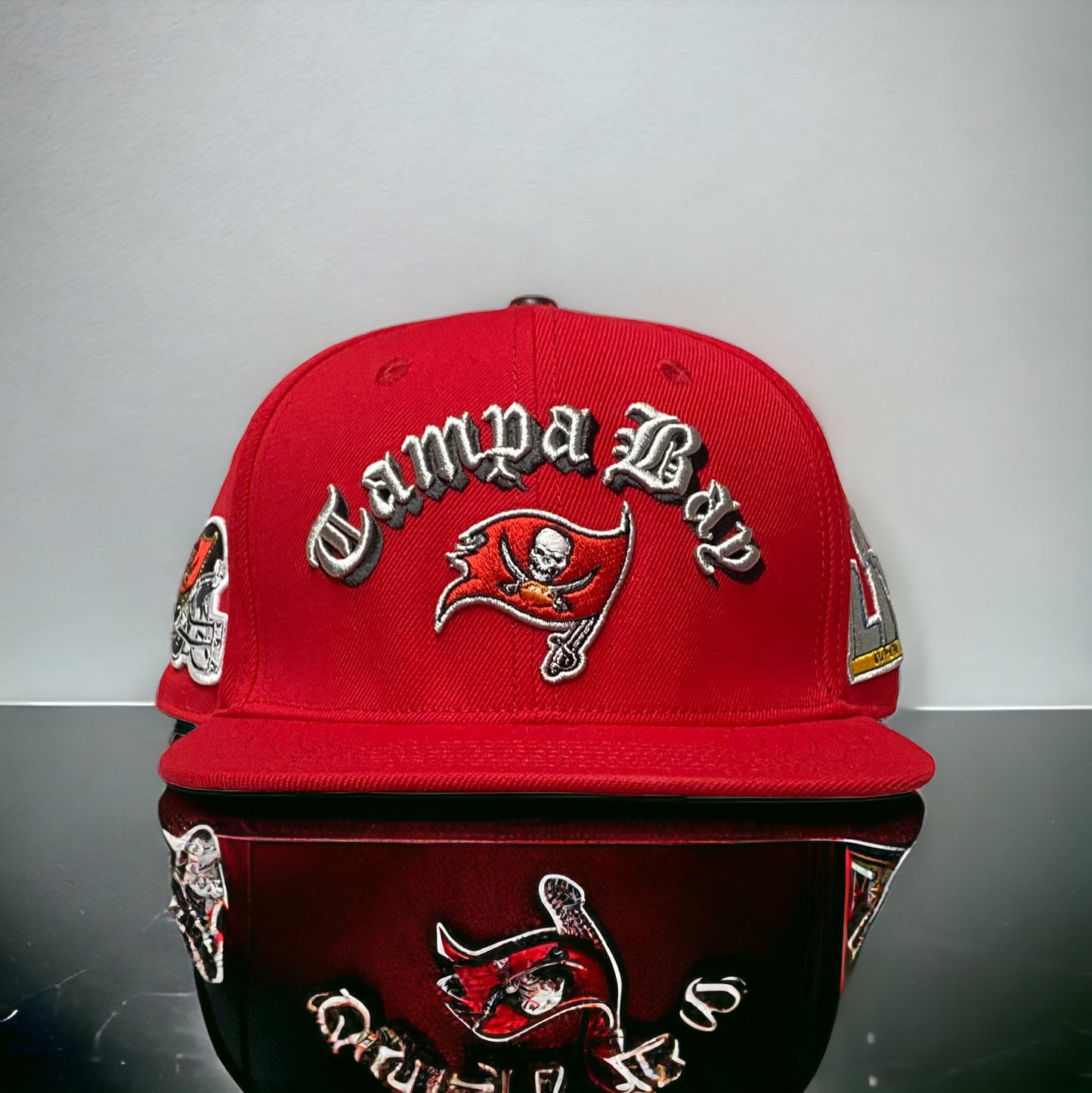 NEW Pro Standard Red Tampa Bay Buccaneers LV Super Bowl Champions SnapBack Mens