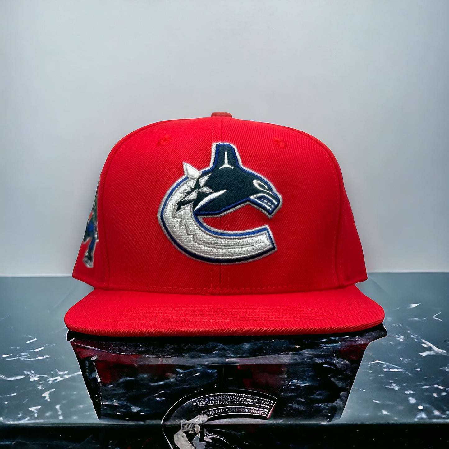 NEW Vancouver Canucks PRO STANDARD Red SnapBack Hat Side Patch Flat Brim