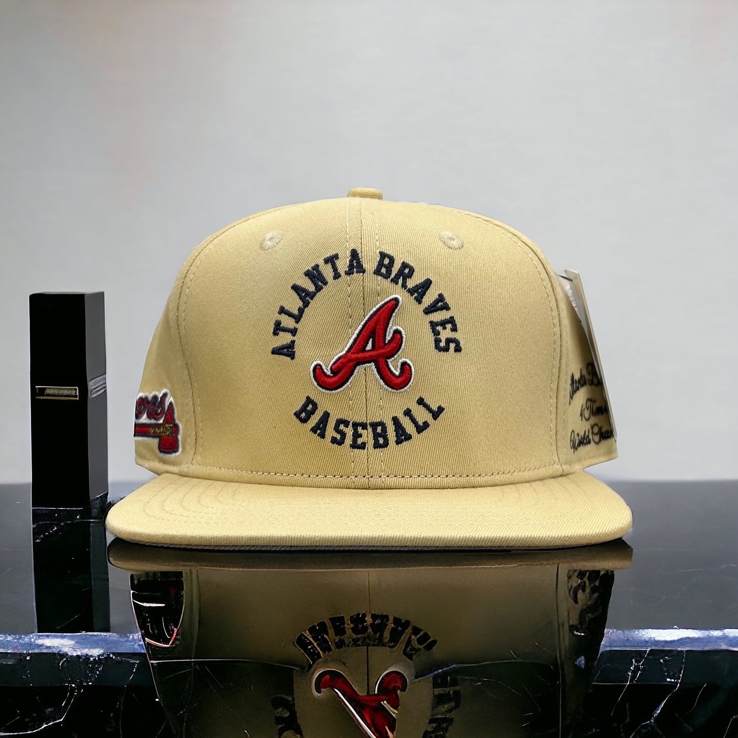 New Atlanta Braves PRO STANDARD Beige SnapBack Hat 4 Time Champs Flat Brim Cap