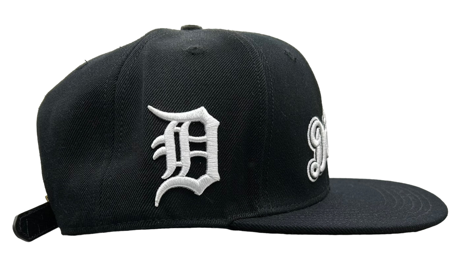 NEW Detroit Tigers PRO STANDARD Leather SnapBack Hat  Black Script Flat Brim Cap