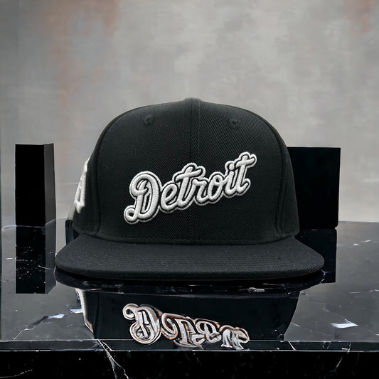 NEW Detroit Tigers PRO STANDARD Leather SnapBack Hat  Black Script Flat Brim Cap