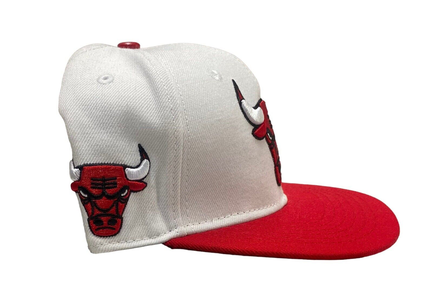 NEW CHICAGO BULLS CLASSIC LOGO SNAPBACK HAT  Pro Standard 2 Tone Cap Flat Brim