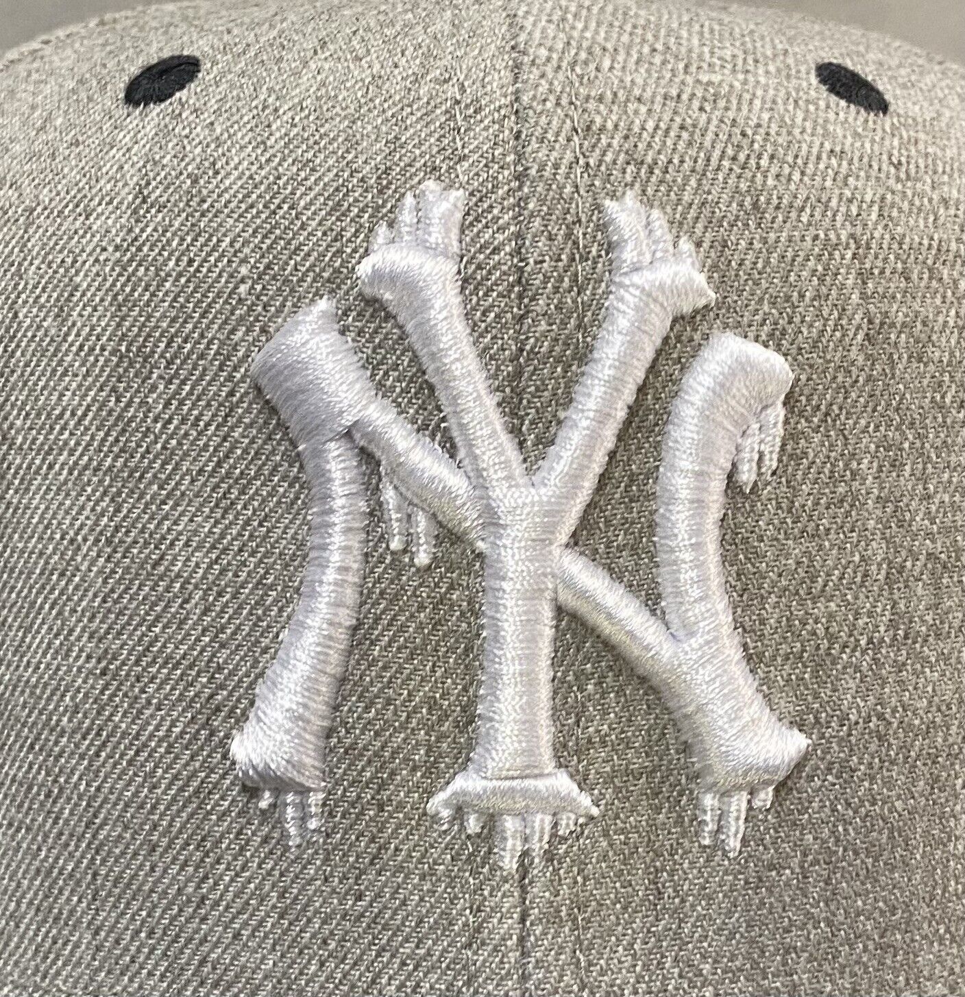 NEW MLB New York Yankees 2 Tone SnapBack Hat Capn On Melrose  Gray/Black