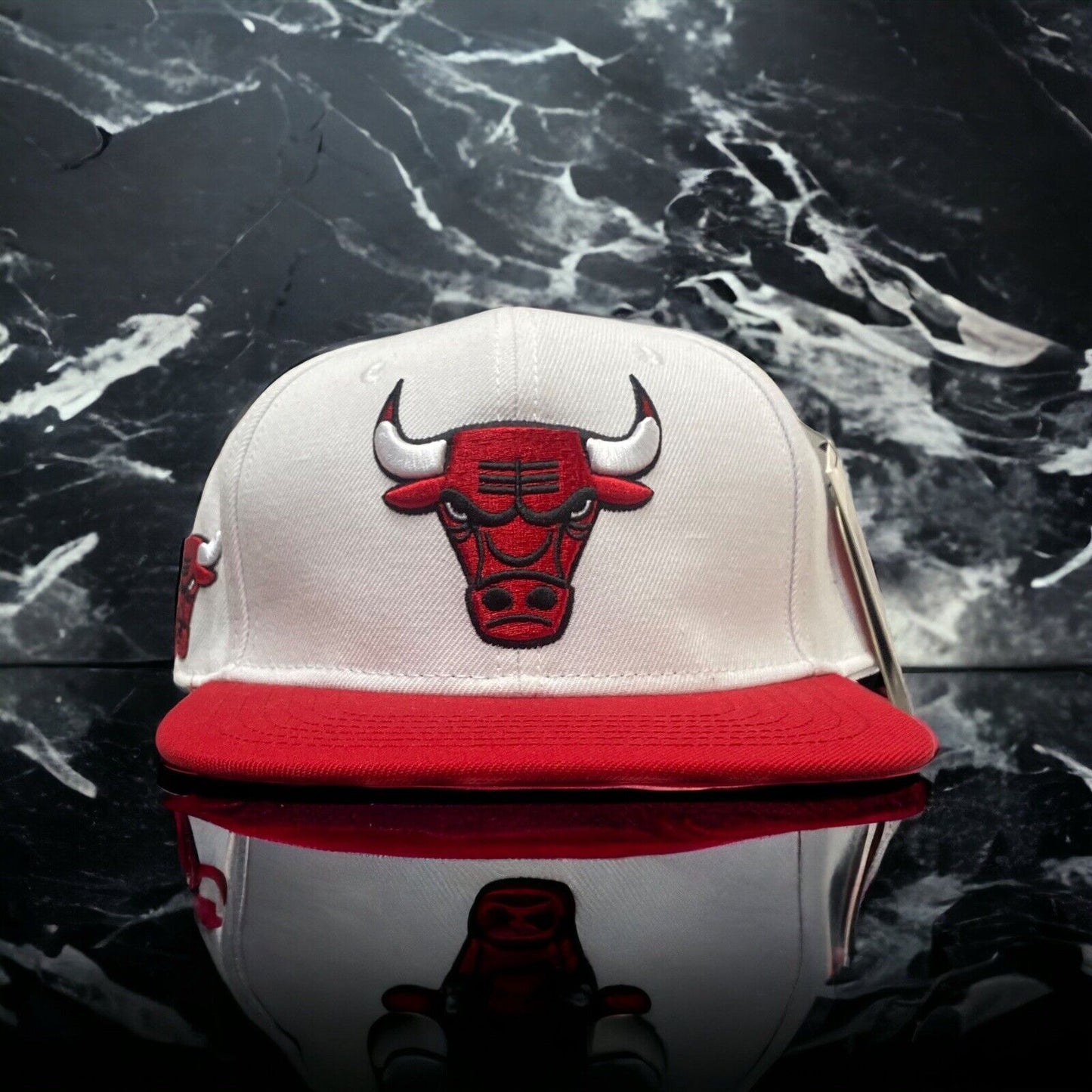 NEW CHICAGO BULLS CLASSIC LOGO SNAPBACK HAT  Pro Standard 2 Tone Cap Flat Brim